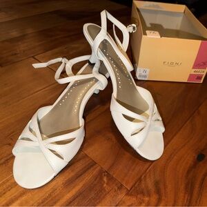 Fioni White Dress Sandal
Women’s size 7.5